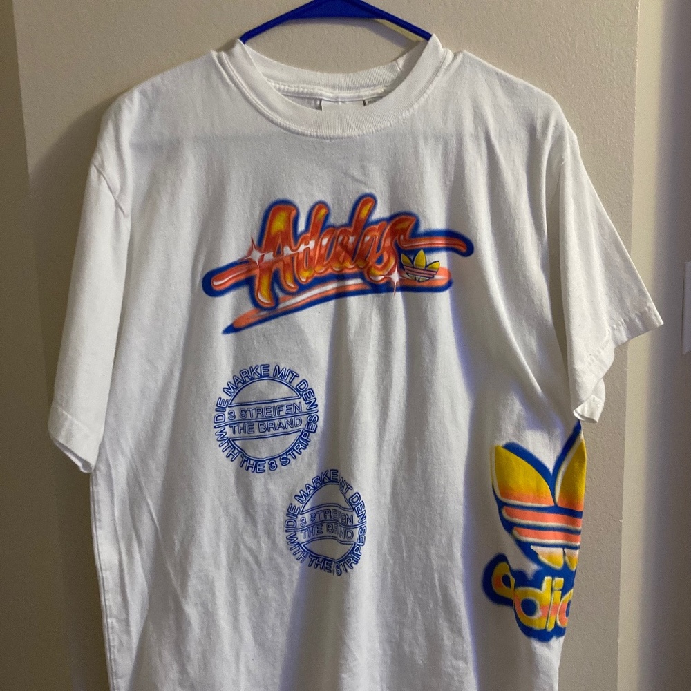 Mens (L) Adidas Gracie shirt